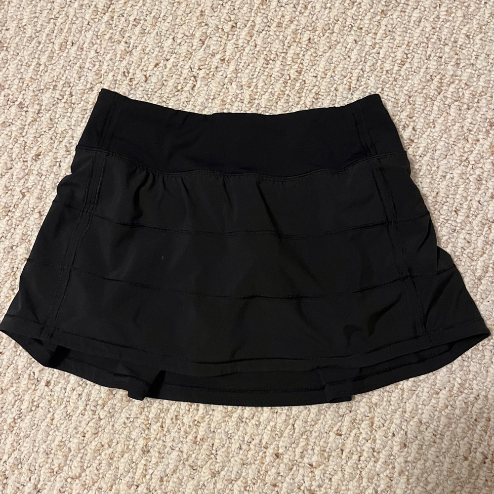Lululemon pace, rival skirt